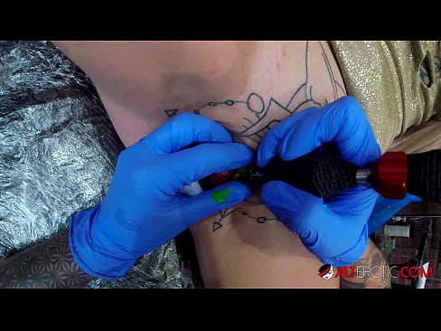 ❤️ Sully Savage, une chaudasse extrêmement tatouée, s'est fait tatouer le clitoris. ️❌ Vidéo de porno at porn fr.nullscripts.top ❌️